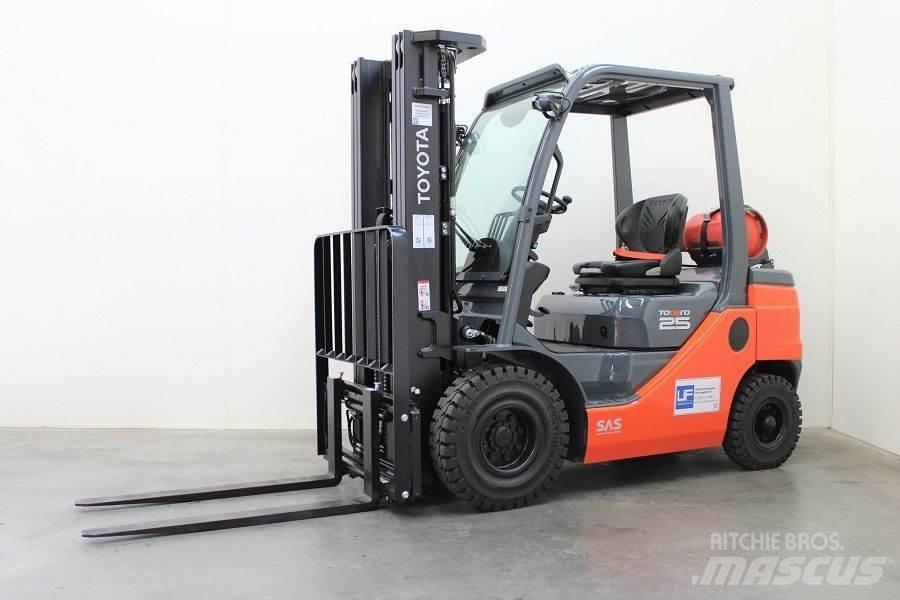 Toyota 02-8FGF25 LPG trucks