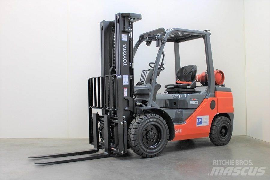 Toyota 02-8FGF30 LPG trucks