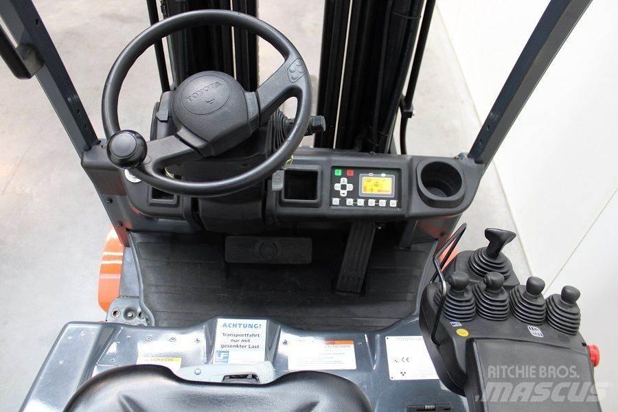 Toyota 8FBE 20 T Electric Forklifts