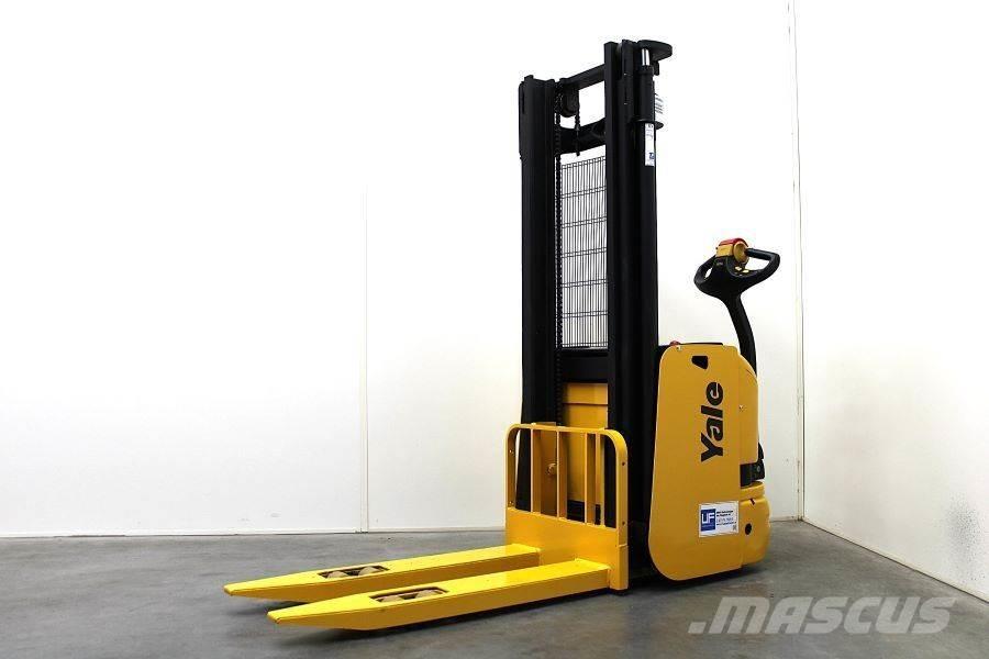 Yale MS 14-30 Pedestrian stacker