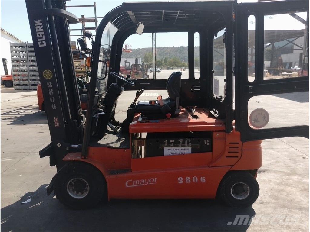 Clark GEX30 Electric Forklifts