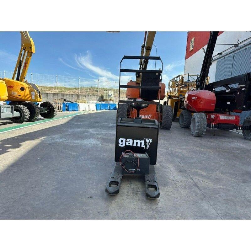 Hyster P2.0 Manual Pallet Stacker