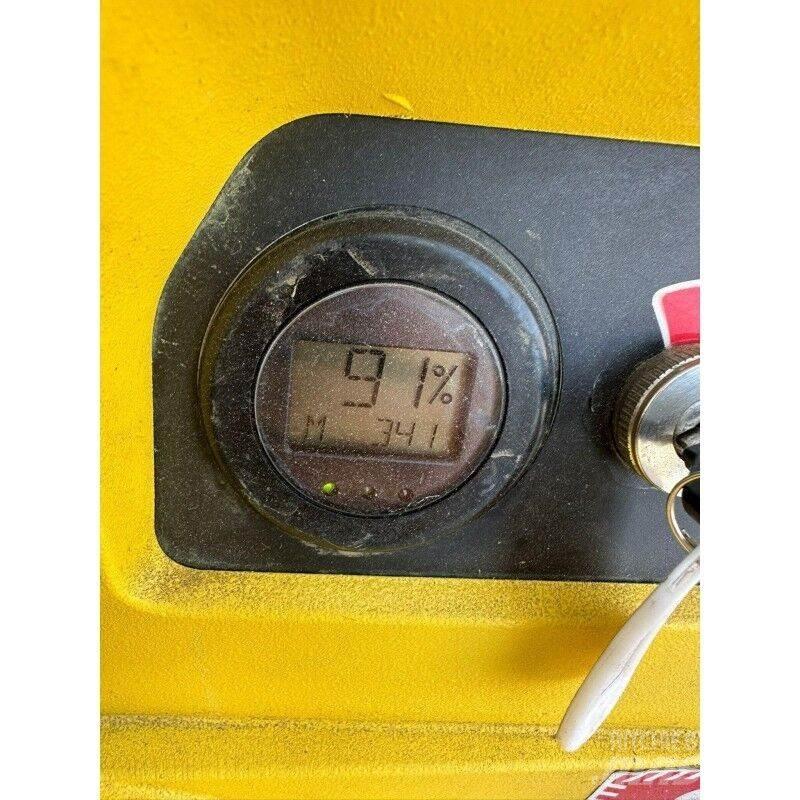 Hyster P2.0 Manual Pallet Stacker