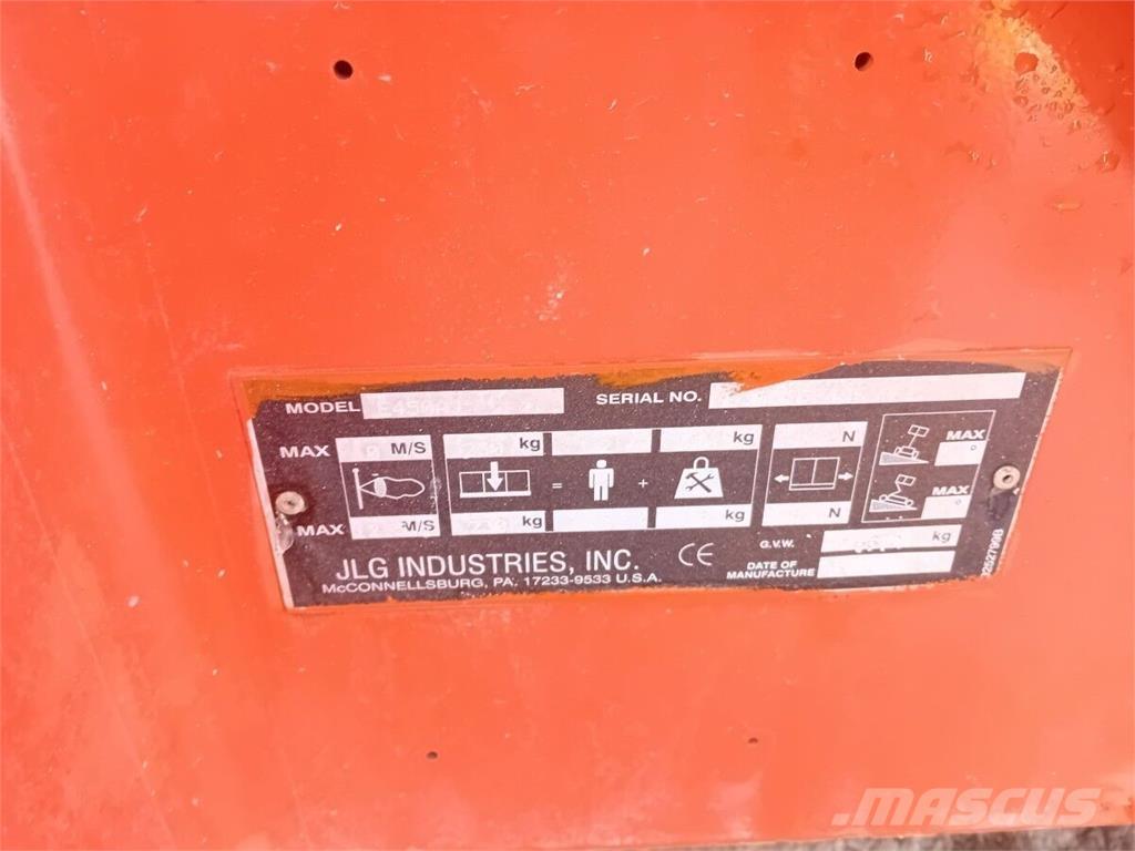 JLG E450AJ Articulated boom lifts