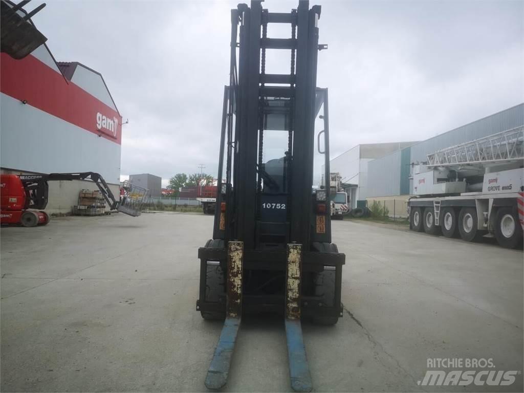 OM XE40 Electric Forklifts