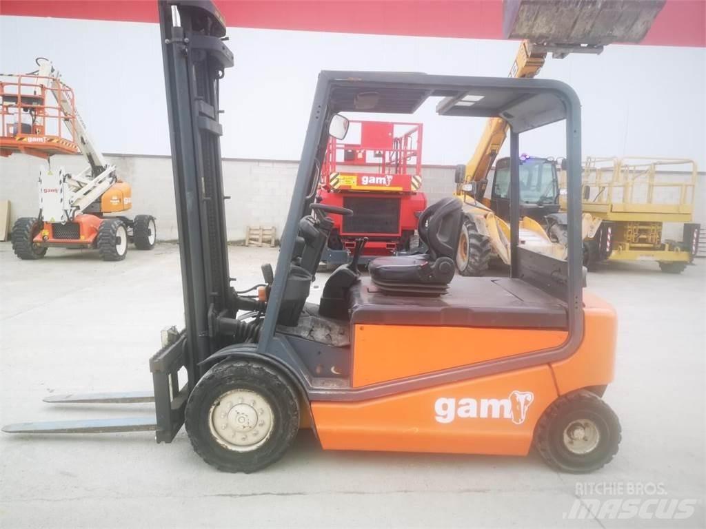 OM XE40 Electric Forklifts