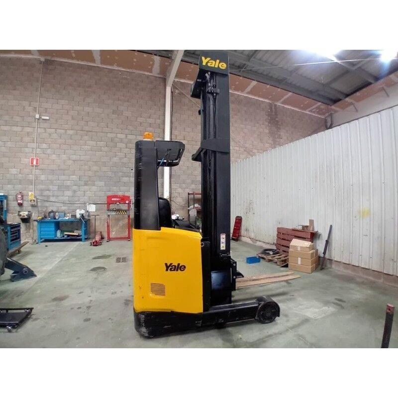 Yale MR14 Reach trucks