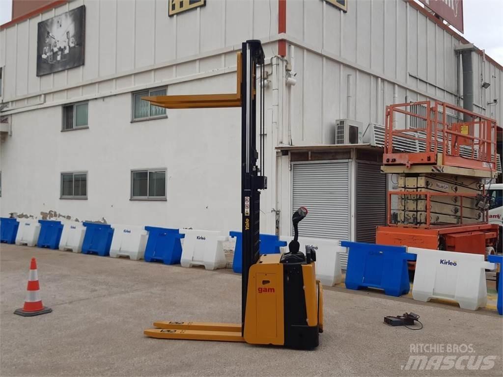 Yale MS12X Manual Pallet Stacker