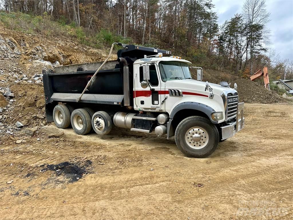 Mack GU713 Dump Trucks
