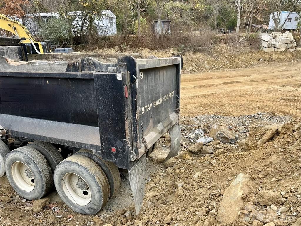 Mack GU713 Dump Trucks