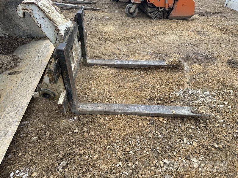 CASE 221D Wheel Loaders