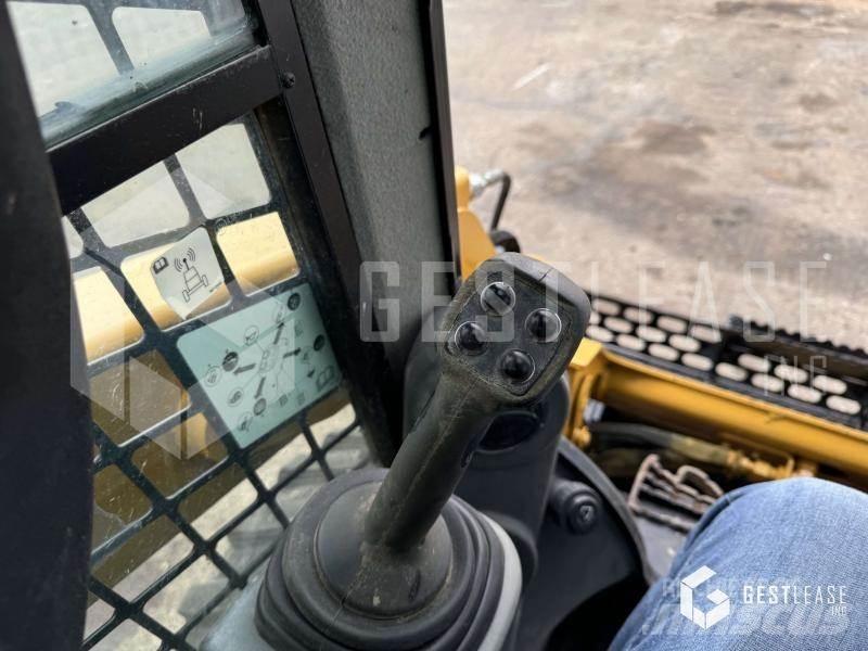 CAT 236D Mini Loader
