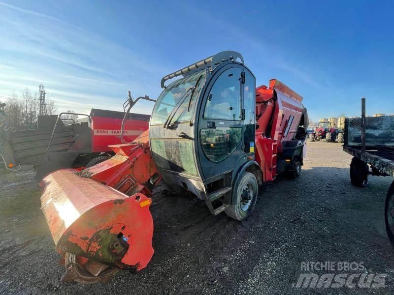 Kuhn SP 14 Mixer feeders