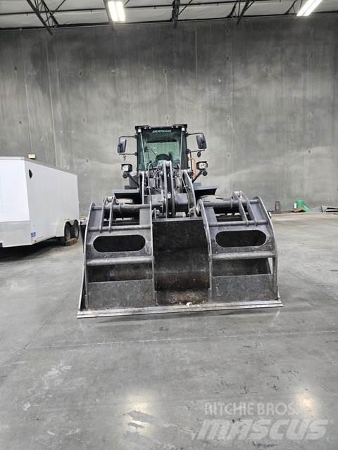Doosan DL250-7 Wheel Loaders