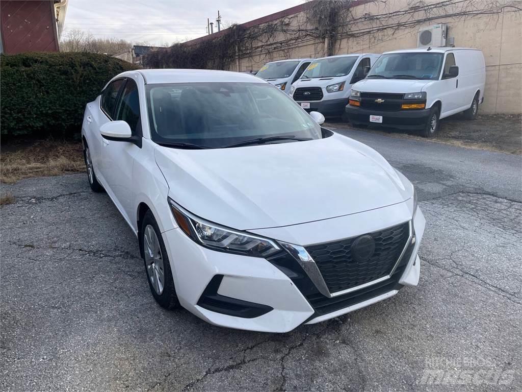 Nissan Sentra Automobiles / SUVS