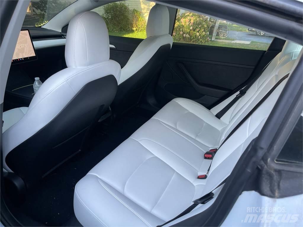 Tesla Model 3 Automobiles / SUVS
