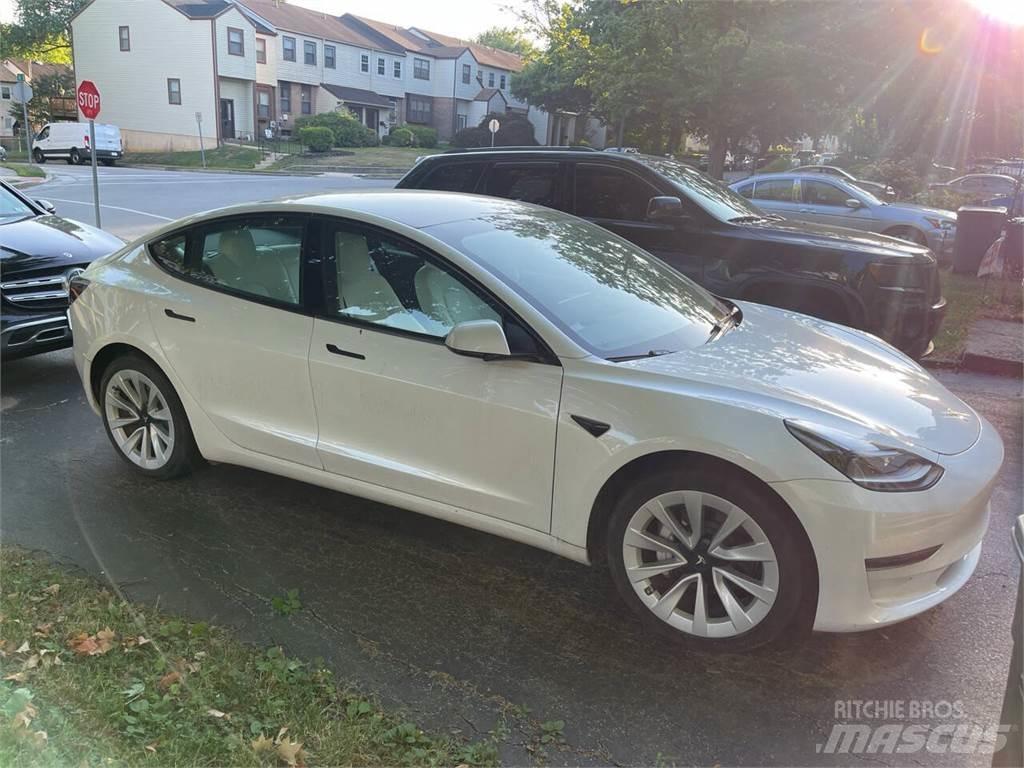 Tesla Model 3 Automobiles / SUVS