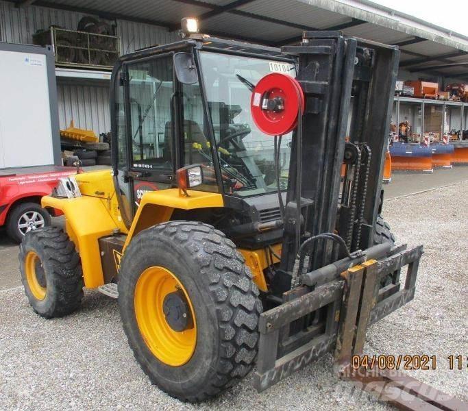 JCB 940-4 Rough Terrain Trucks