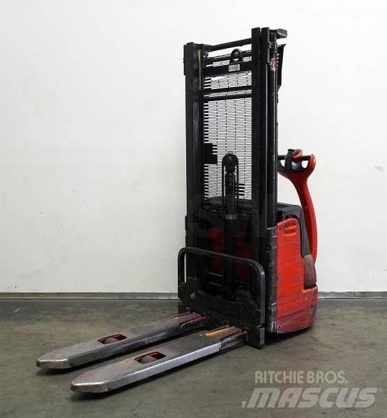 Linde L 10 379 Self Propelled Stackers