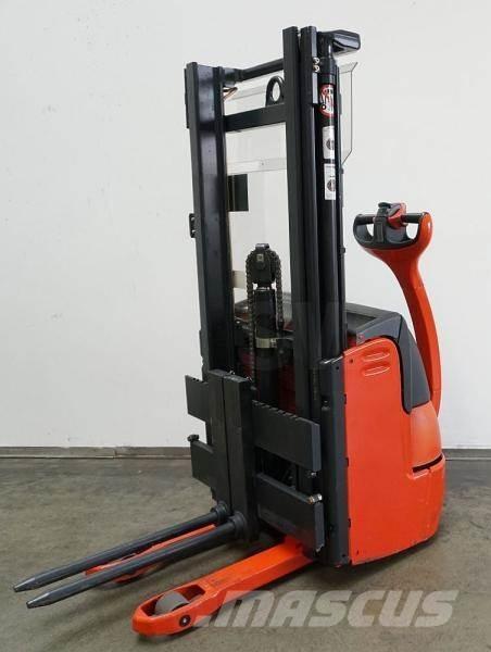 Linde L 10 379 Self Propelled Stackers