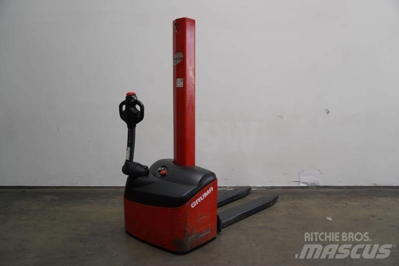 Stacky 10S16 Self Propelled Stackers