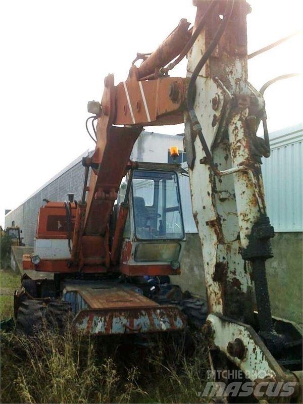  GURIA  90 Wheeled Excavators