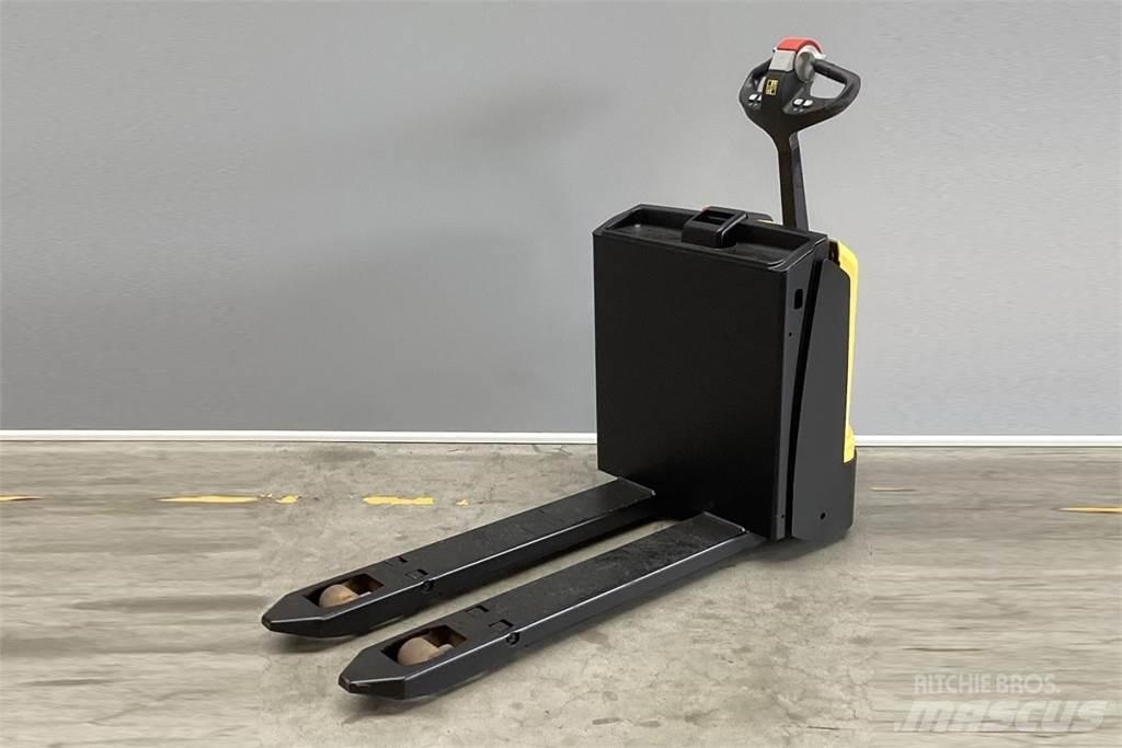 Hyster P1.6 Pedestrian stacker