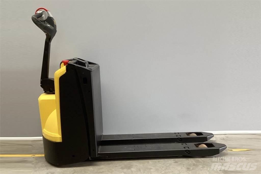 Hyster P1.6 Pedestrian stacker