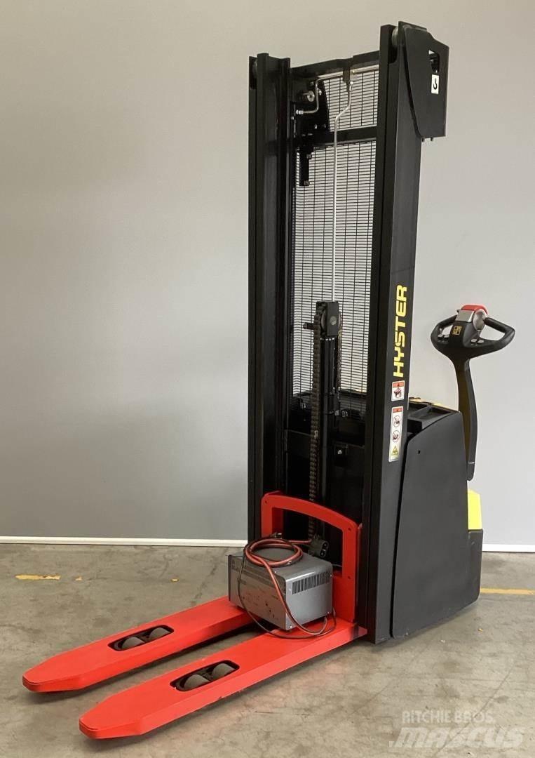 Hyster S1.4 Pedestrian stacker