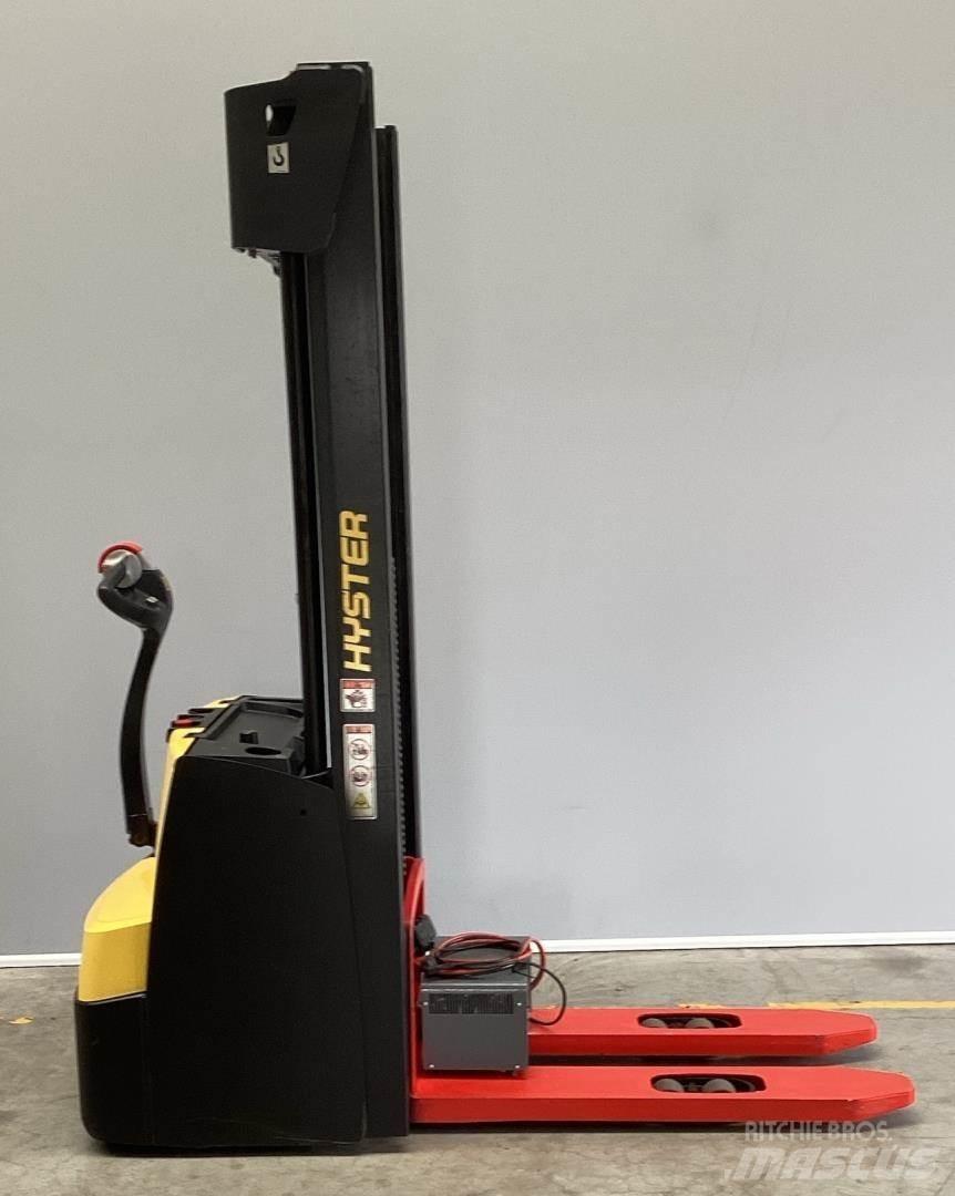 Hyster S1.4 Pedestrian stacker