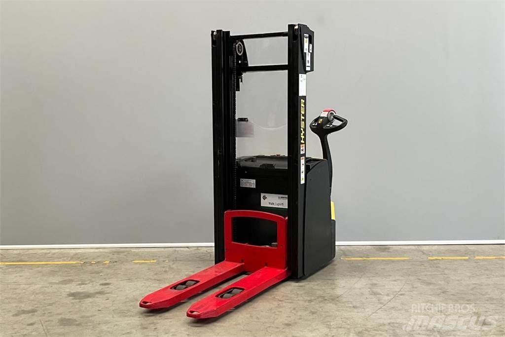 Hyster S1.6 Pedestrian stacker