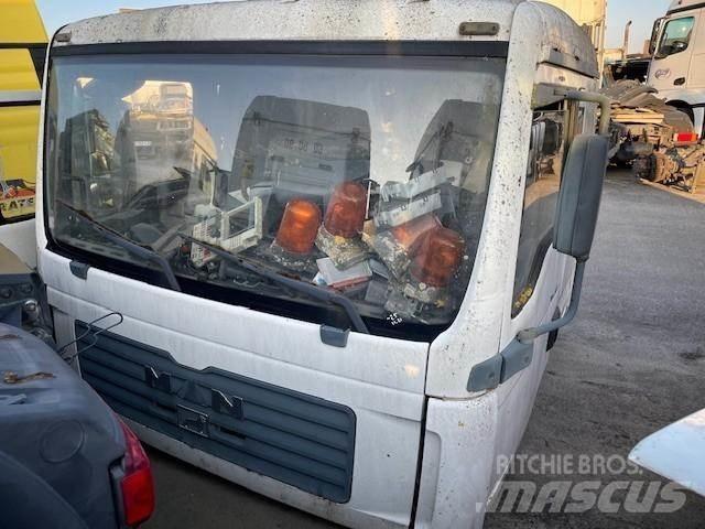 MAN TGA Cabins and interior