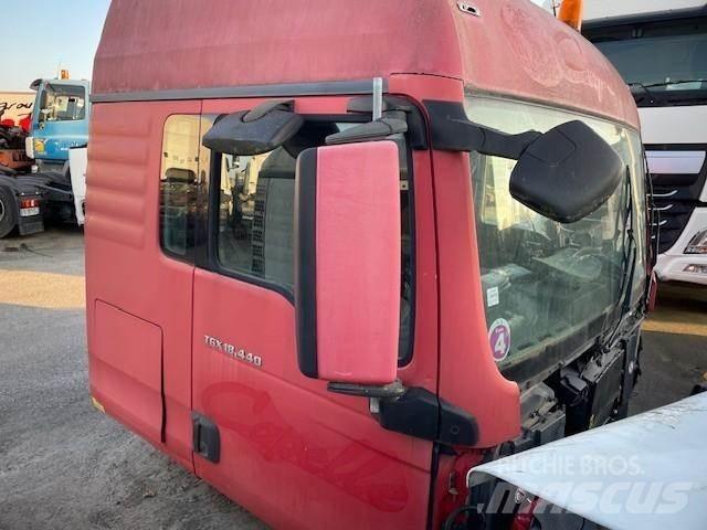 MAN TGX Cabins and interior
