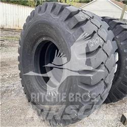 BKT 24.00X35 Tires, wheels and rims