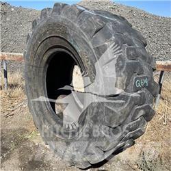  CAMSO 20.5X25 Tires, wheels and rims