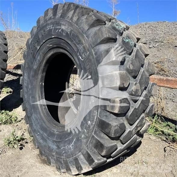  CAMSO 20.5X25 Tires, wheels and rims