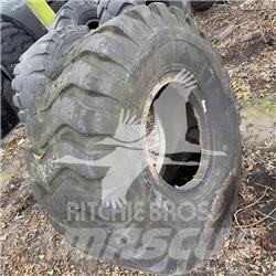  KOMET 23.5X25 Tires, wheels and rims