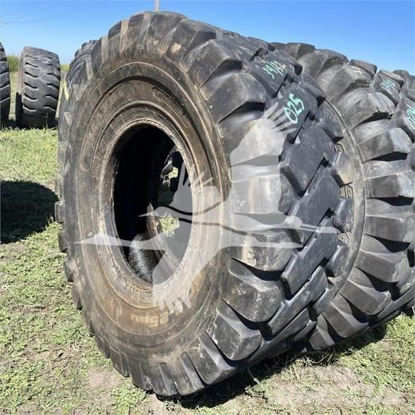 Maxim 20.5X25 Tires, wheels and rims