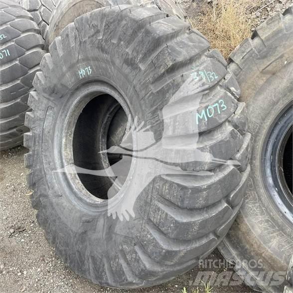Titan 23.5x25 Tires, wheels and rims