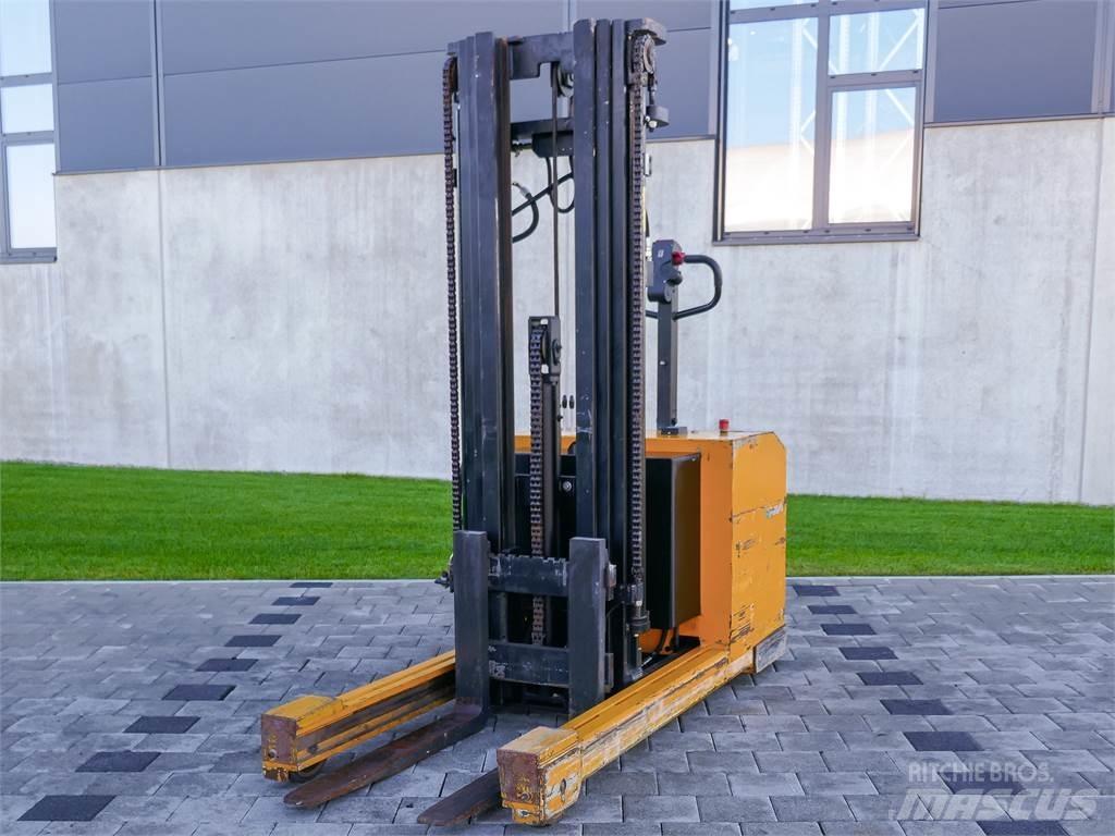Baka EGS 1,5-44 Pedestrian stacker