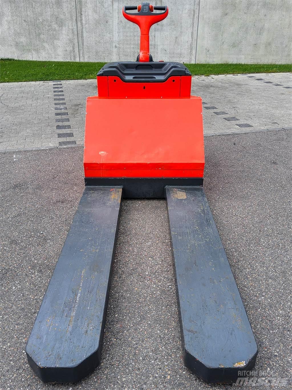 Linde T 30 Pedestrian stacker