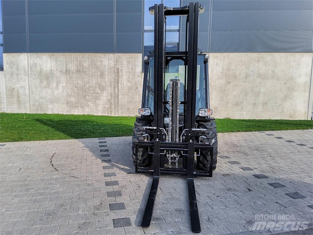 Manitou MC 30-4 Rough terrain trucks