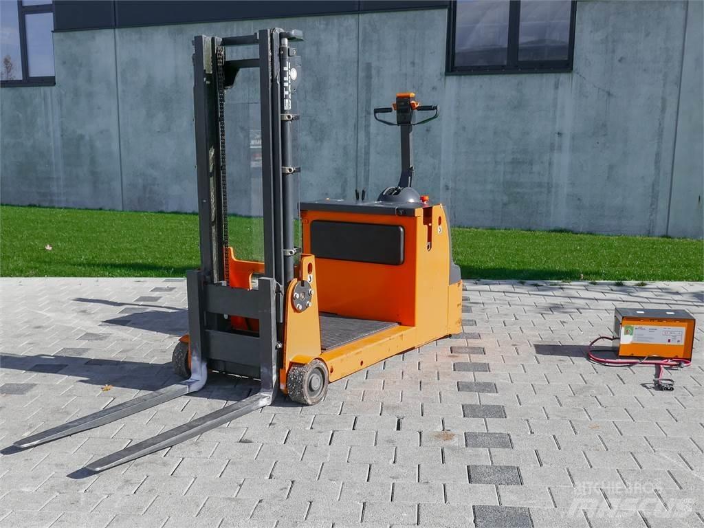 Still EGG 16 Pedestrian stacker