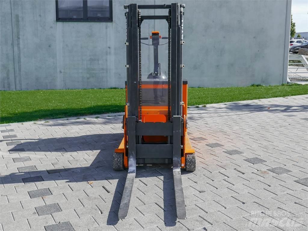 Still EGG 16 Pedestrian stacker