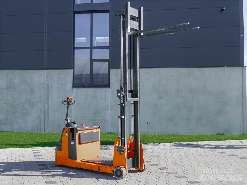 Still EGG 16 Pedestrian stacker