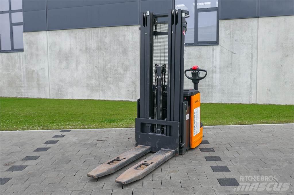 Still EGV 20 LB Pedestrian stacker