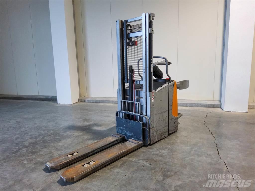 Still EXD-SF20 Pedestrian stacker