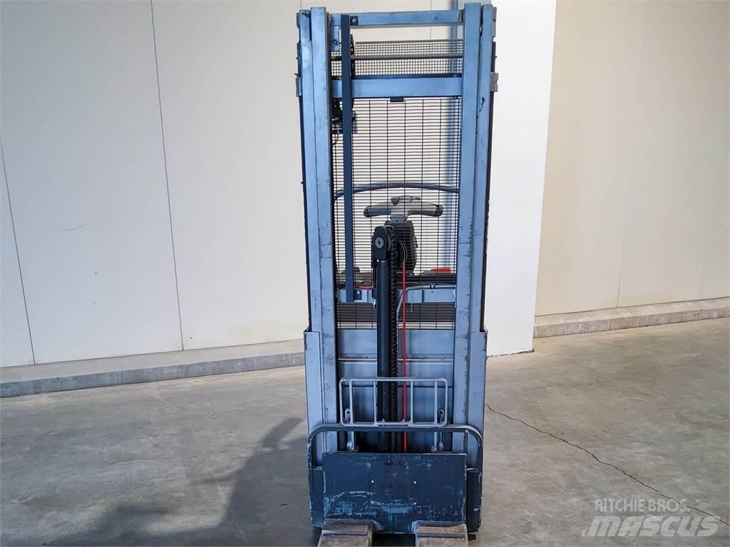Still EXD-SF20 Pedestrian stacker