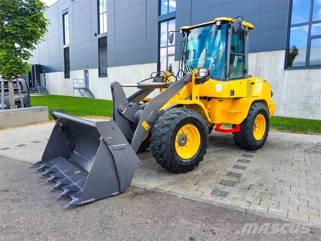 Volvo L 30G Mini Excavators <7t (Mini Diggers)