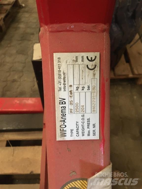 Wifo PF 25 Front Loaders